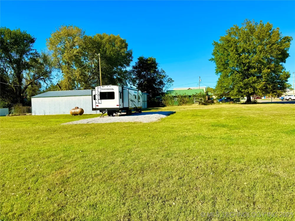 704 E 2nd Avenue Warner, OK 74469