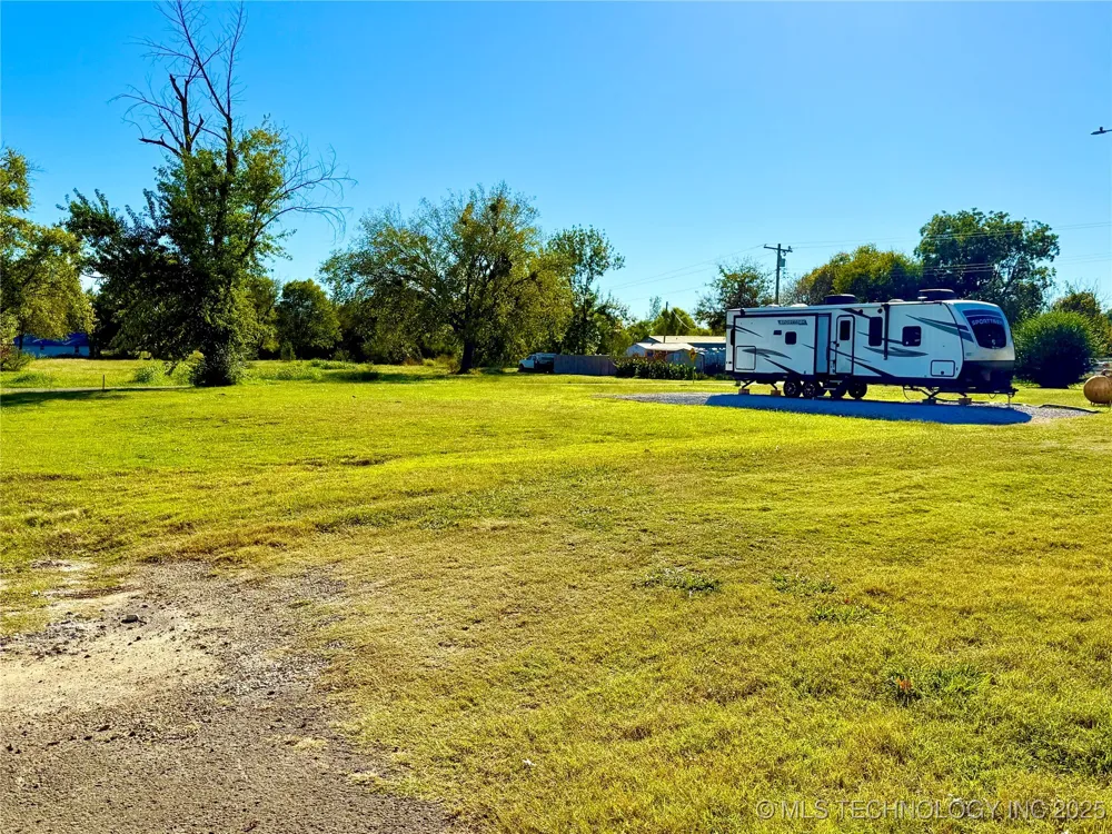 704 E 2nd Avenue Warner, OK 74469