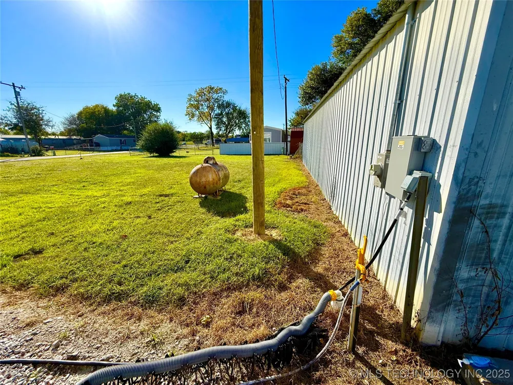 704 E 2nd Avenue Warner, OK 74469