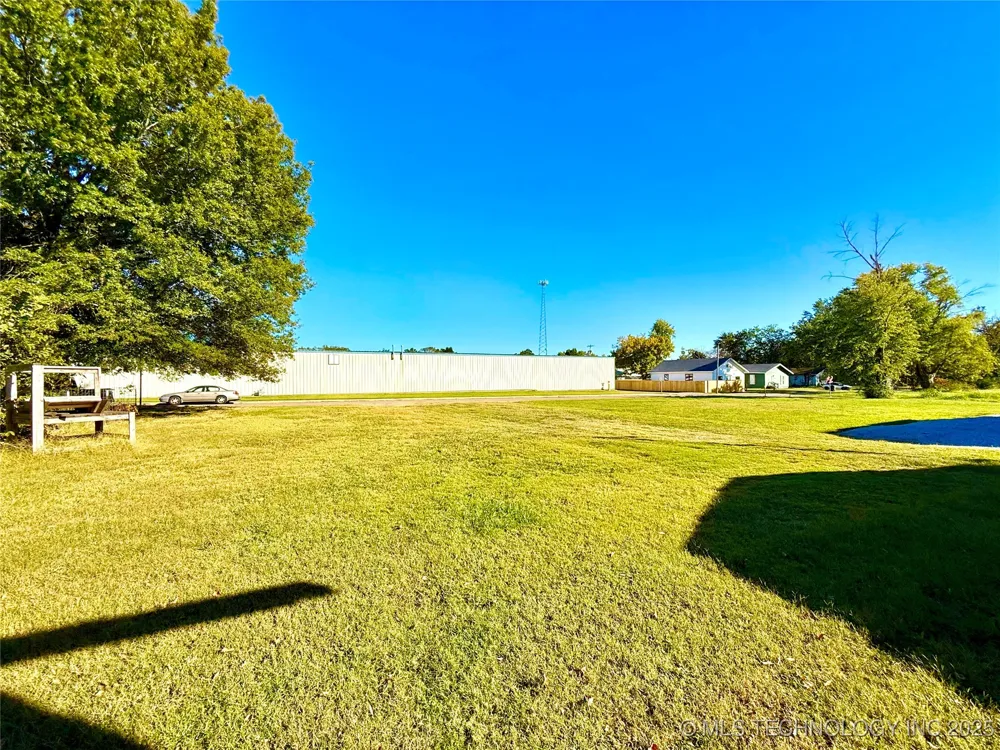 704 E 2nd Avenue Warner, OK 74469