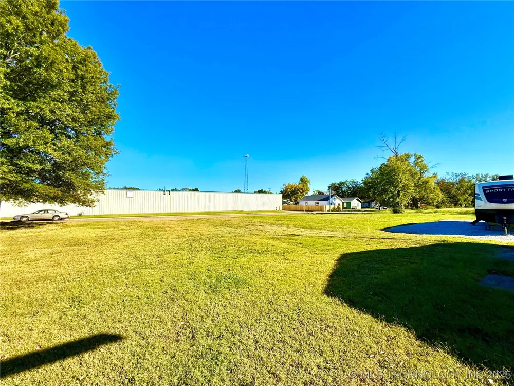 704 E 2nd Avenue Warner, OK 74469