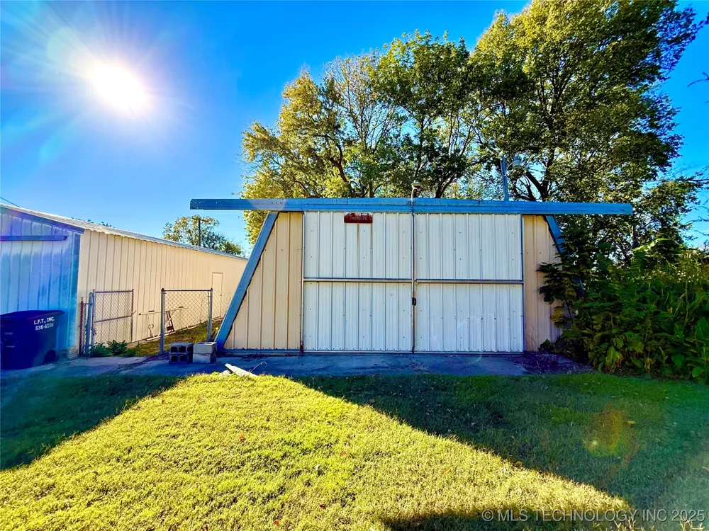 704 E 2nd Avenue Warner, OK 74469