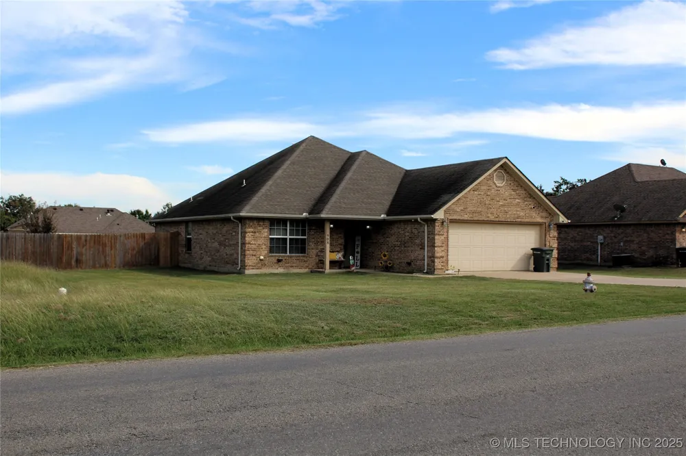 908 3rd Calera, OK 74730