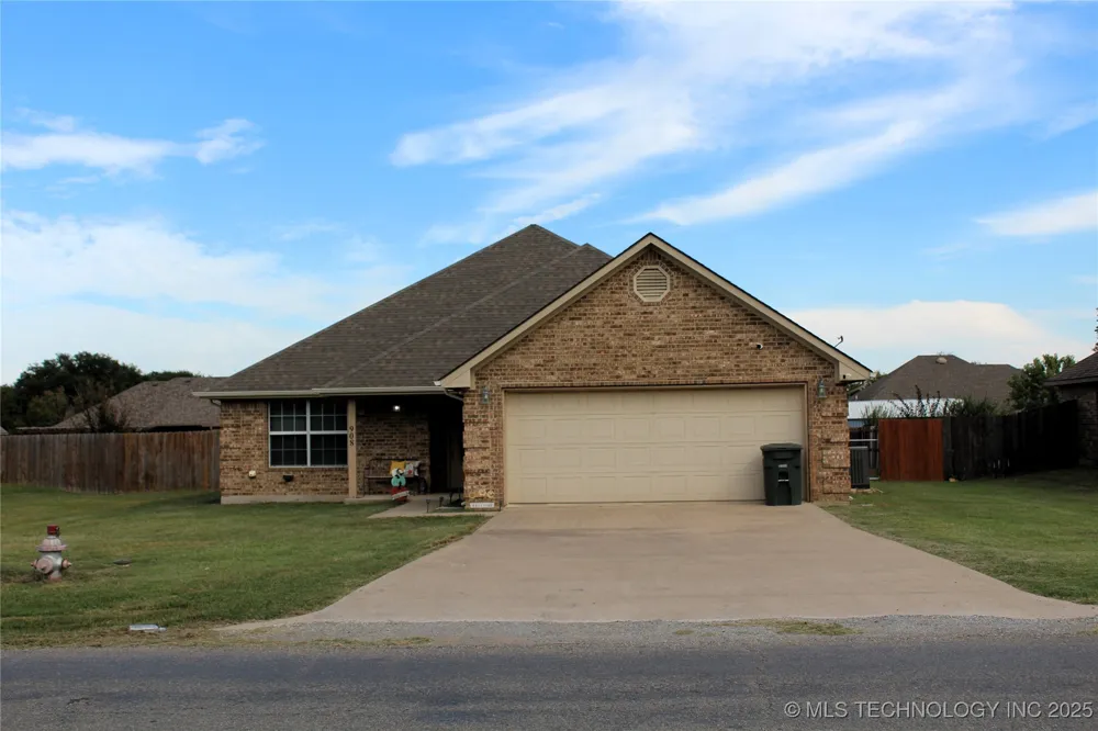 908 3rd Calera, OK 74730