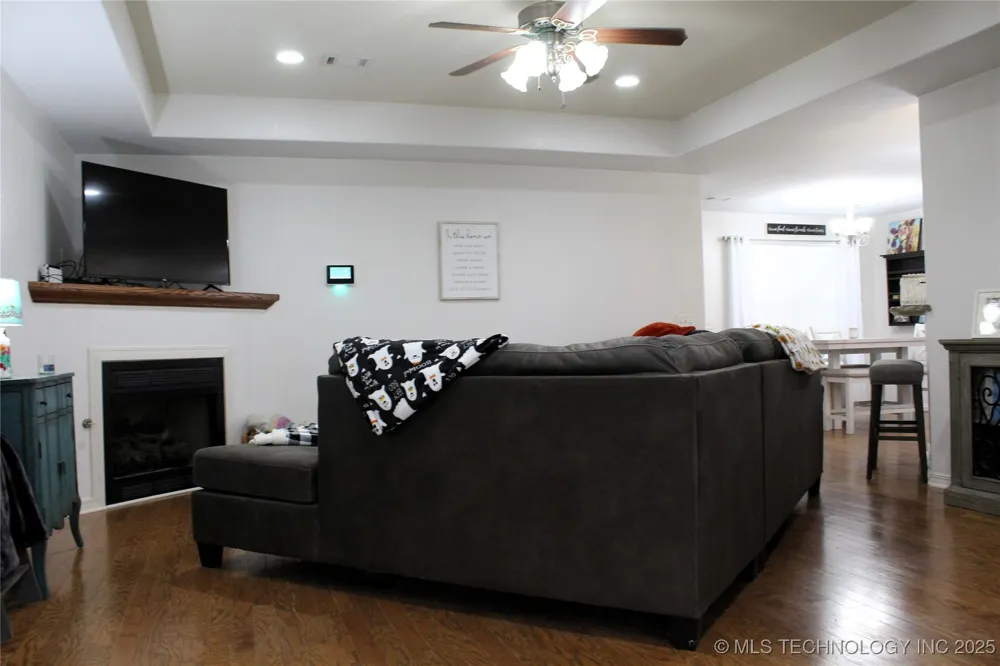908 3rd Calera, OK 74730