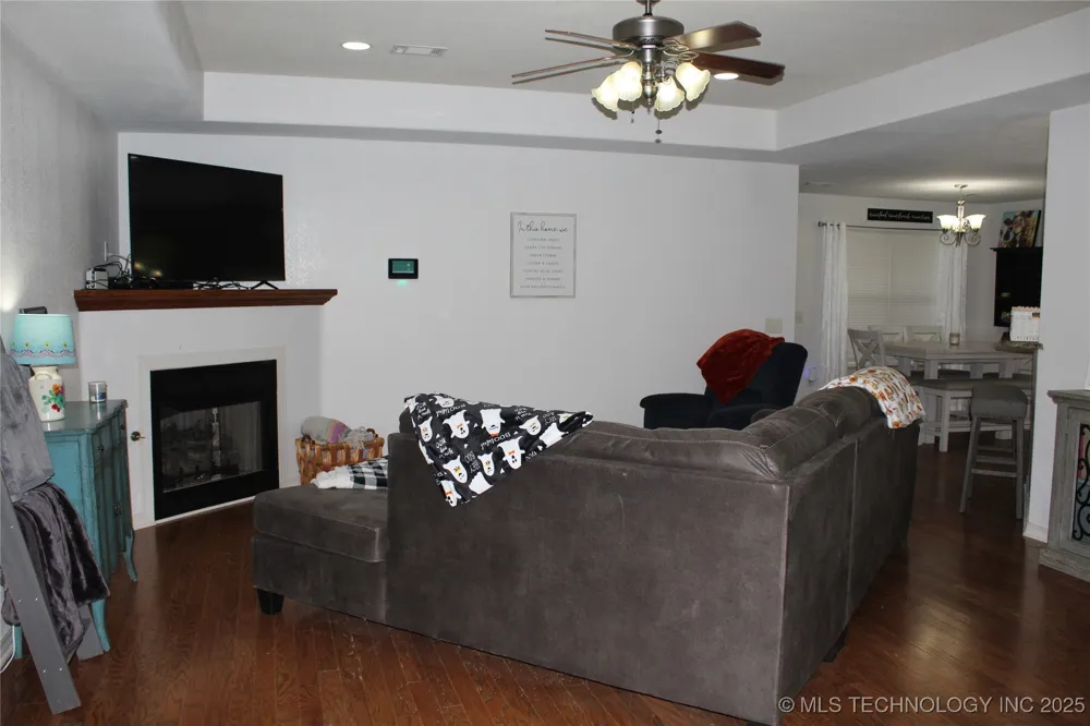 908 3rd Calera, OK 74730