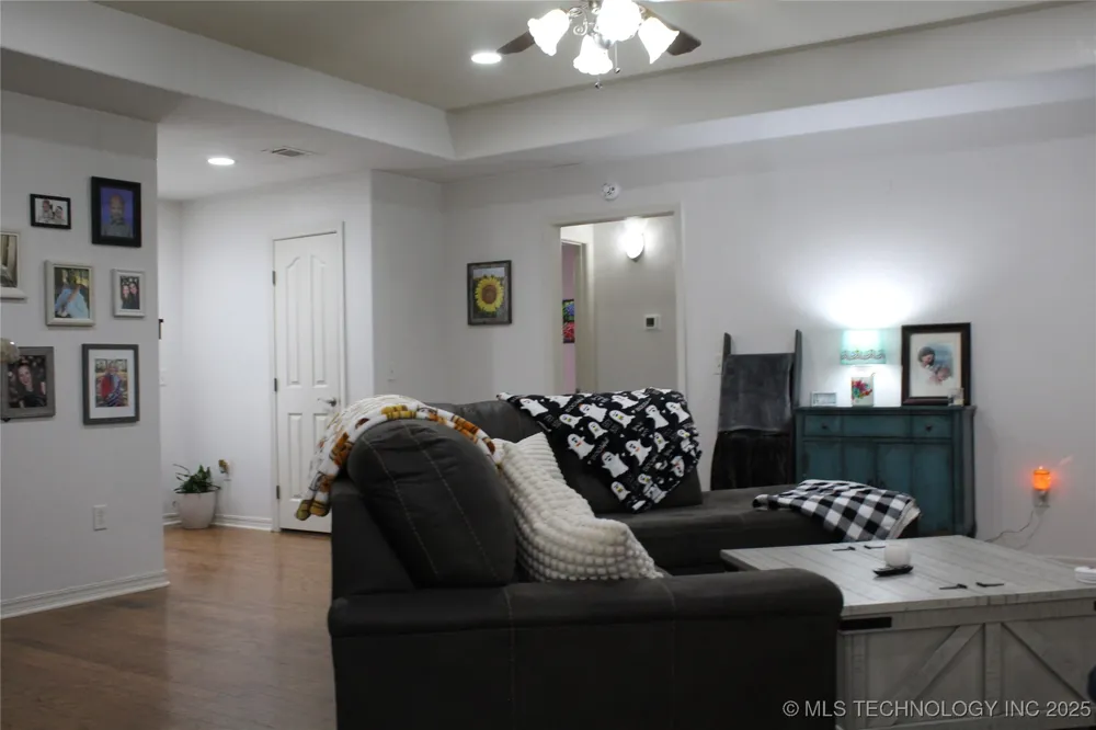 908 3rd Calera, OK 74730