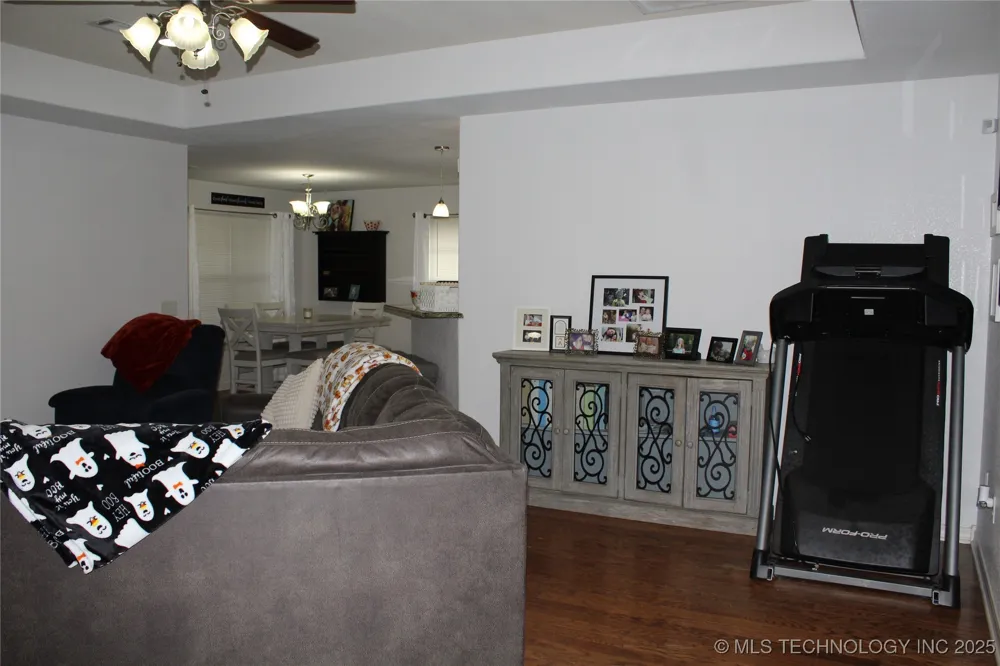 908 3rd Calera, OK 74730