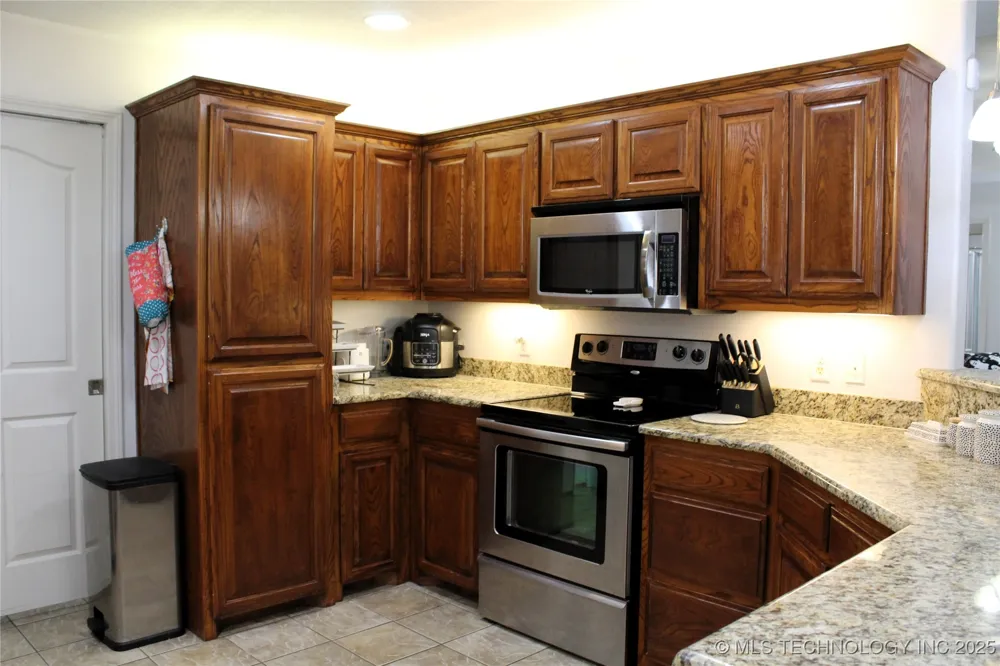908 3rd Calera, OK 74730