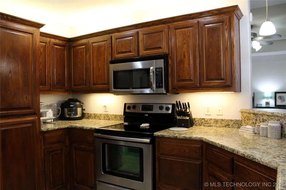 908 3rd Calera, OK 74730