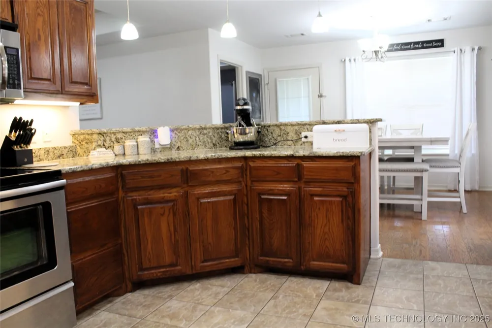 908 3rd Calera, OK 74730