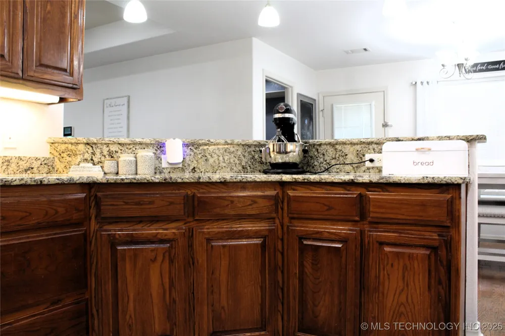 908 3rd Calera, OK 74730