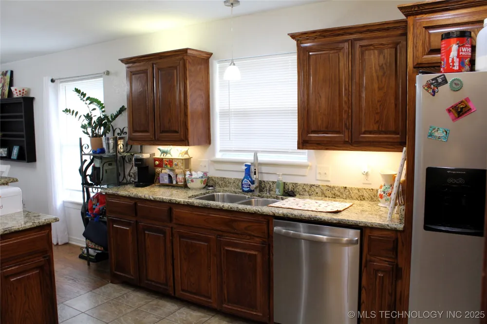 908 3rd Calera, OK 74730