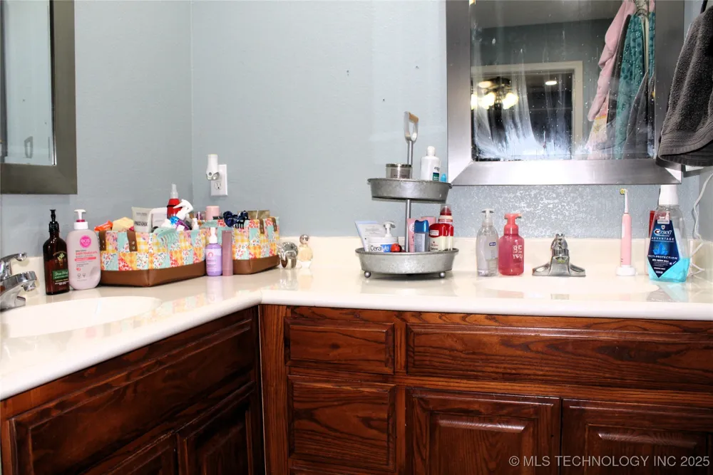 908 3rd Calera, OK 74730