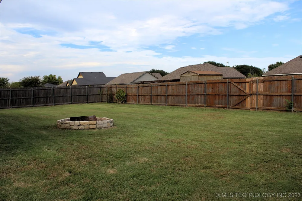908 3rd Calera, OK 74730