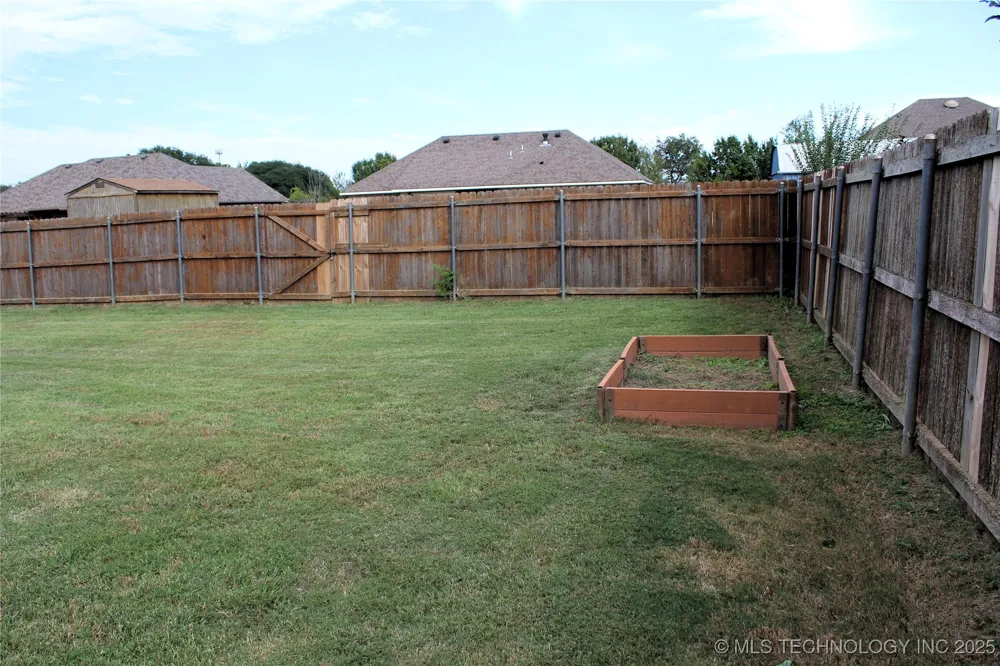 908 3rd Calera, OK 74730