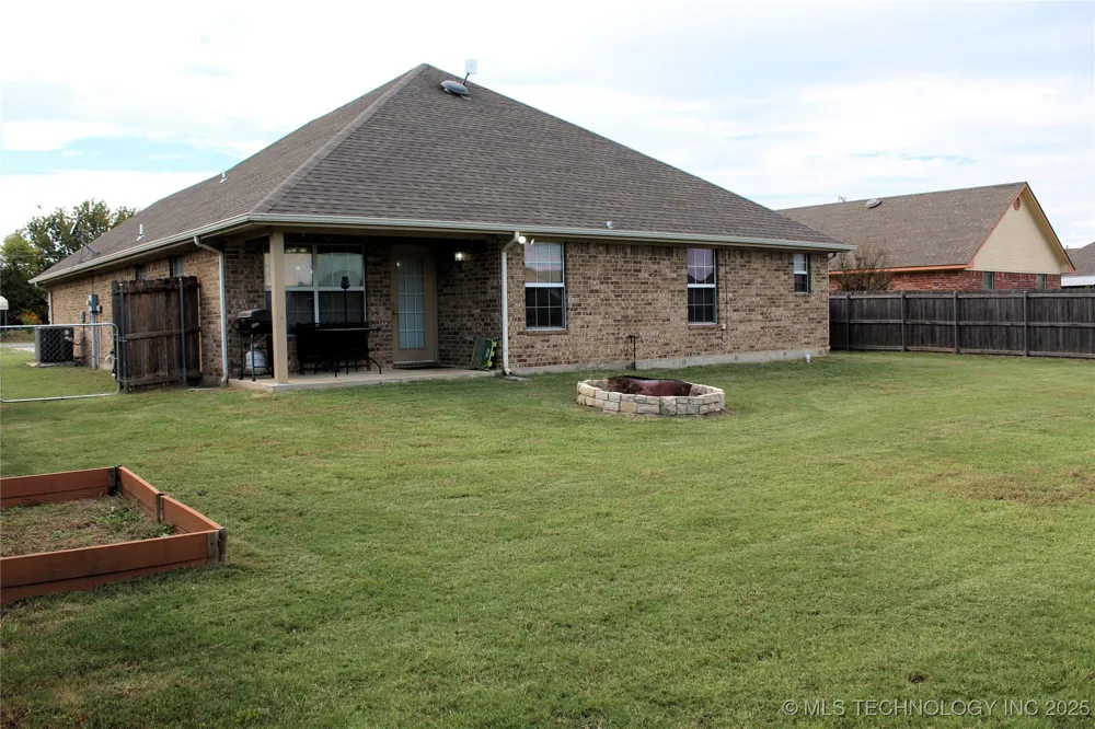 908 3rd Calera, OK 74730