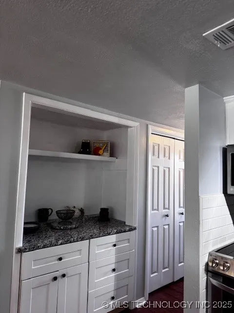 204 Falconhead #F Burneyville, OK 73430