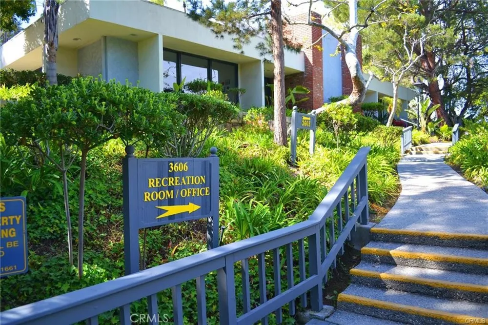 3605 W Hidden Lane #309 Rolling Hills Estates, CA 90274