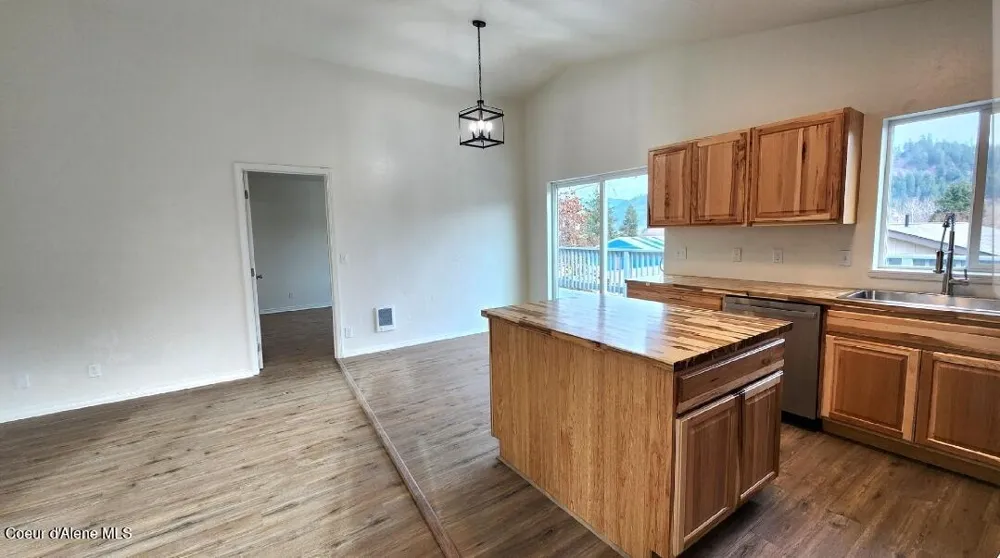 340 S 3rd St. Maries, ID 83861
