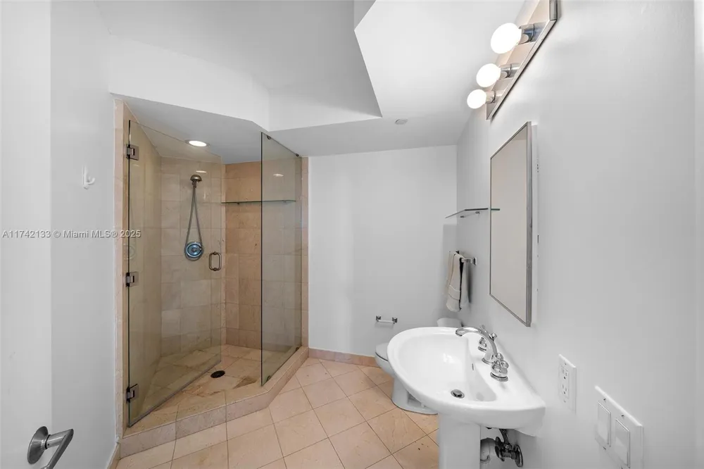 6365 Collins Ave #3801 Miami Beach, FL 33141