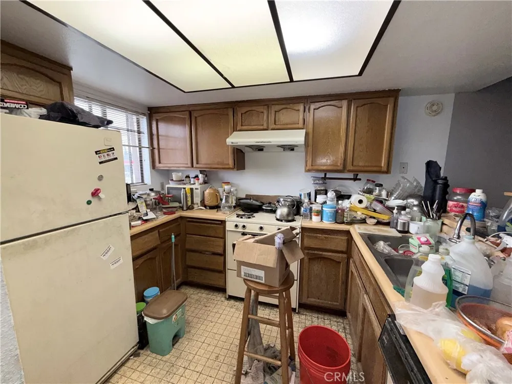 13721 Los Angeles Baldwin Park, CA 91706