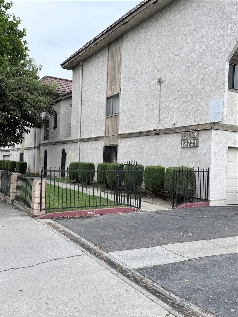 13721 Los Angeles Baldwin Park, CA 91706