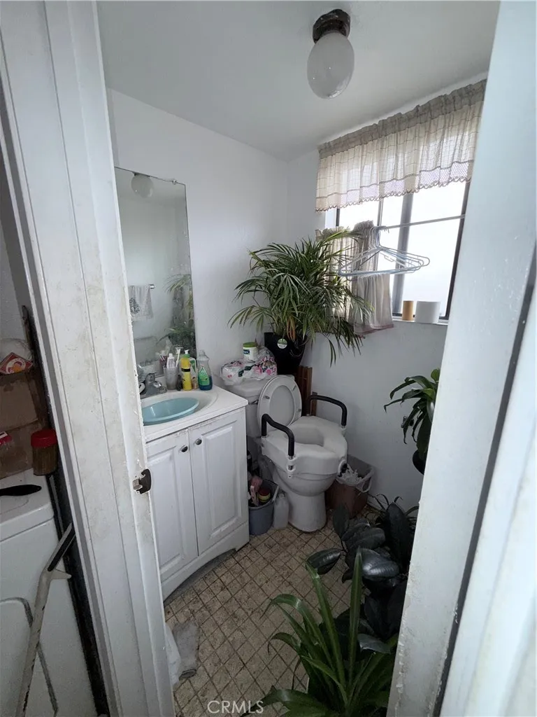 13721 Los Angeles Baldwin Park, CA 91706
