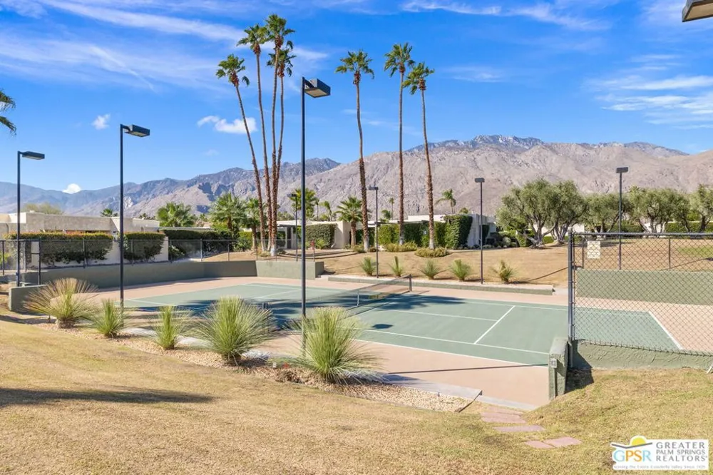 427 Calle Rolph Palm Springs, CA 92262