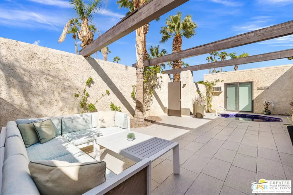 427 Calle Rolph Palm Springs, CA 92262