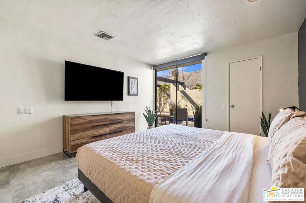 427 Calle Rolph Palm Springs, CA 92262