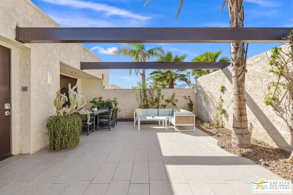 427 Calle Rolph Palm Springs, CA 92262