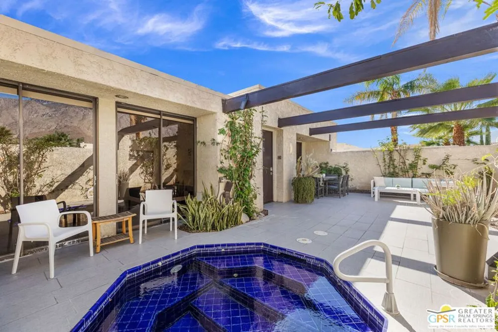 427 Calle Rolph Palm Springs, CA 92262
