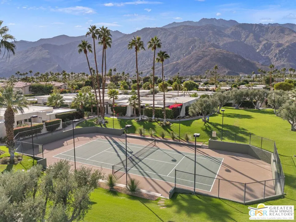 427 Calle Rolph Palm Springs, CA 92262