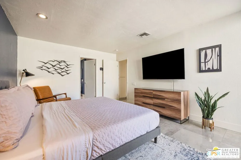 427 Calle Rolph Palm Springs, CA 92262