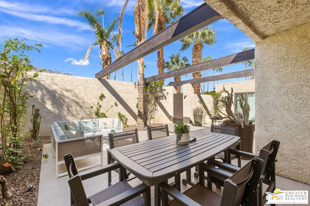 427 Calle Rolph Palm Springs, CA 92262