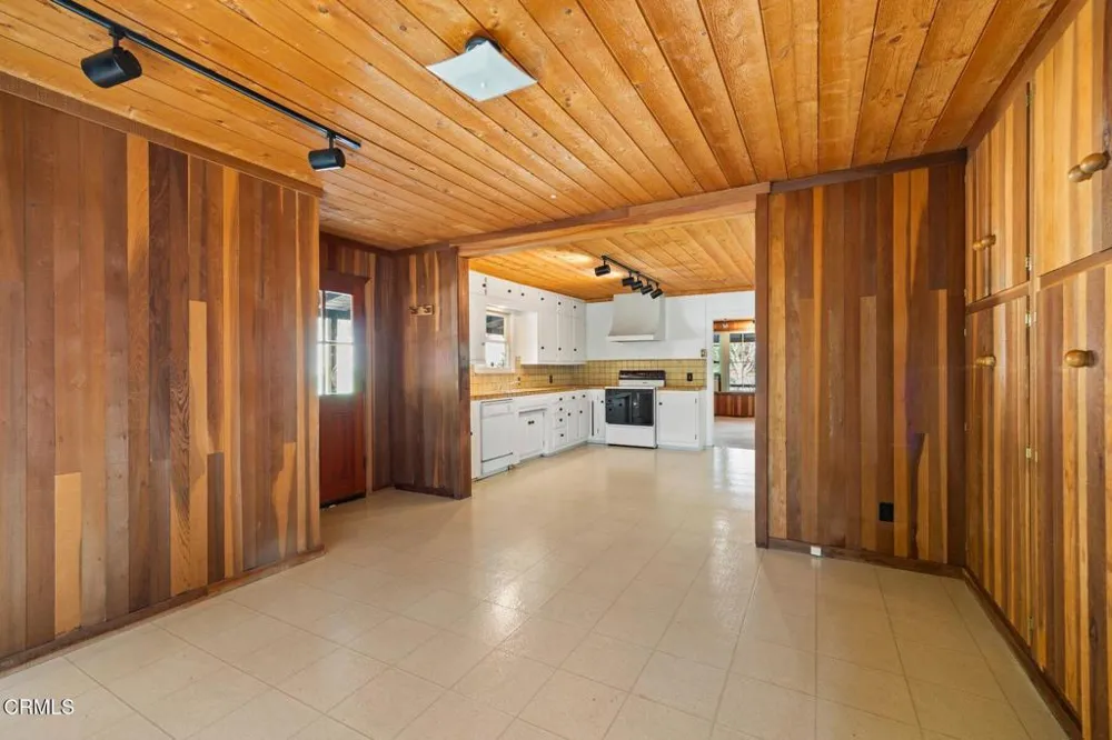 2250 Hermitage Road Ojai, CA 93023