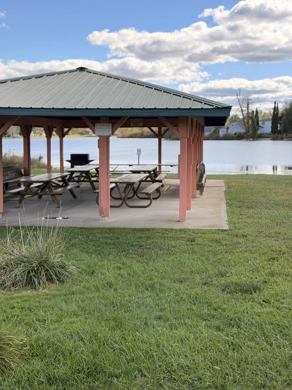 302 Hilcrest/Helen DR. Mayville, MI 48744