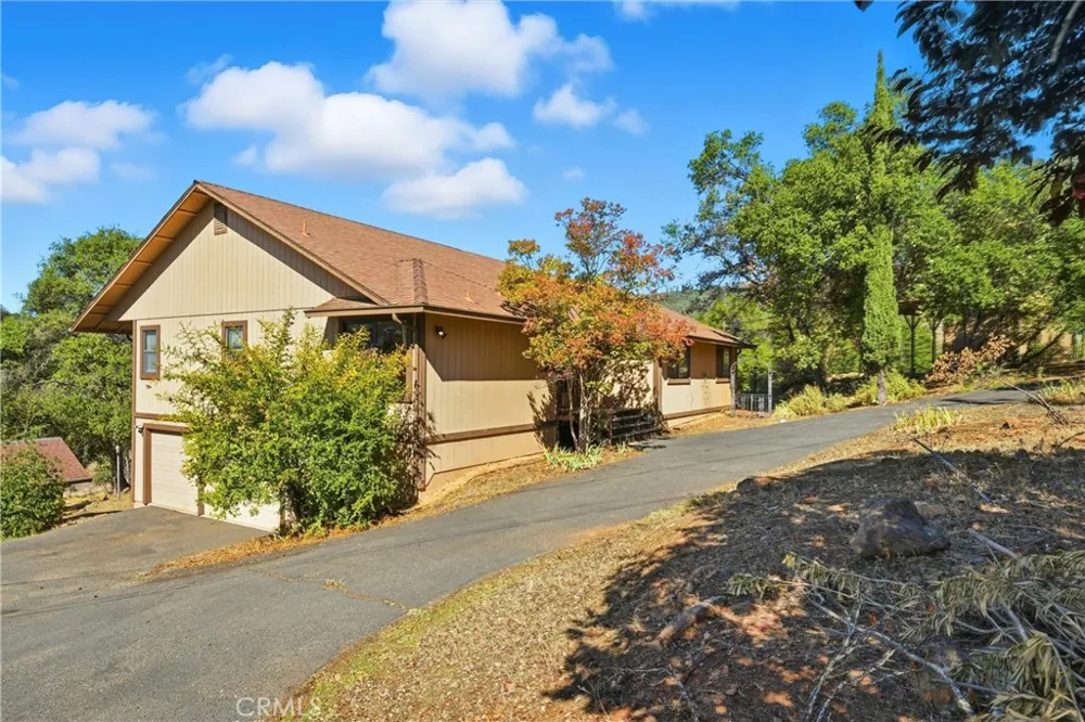 16261 Conestoga Road Hidden Valley Lake, CA 95467
