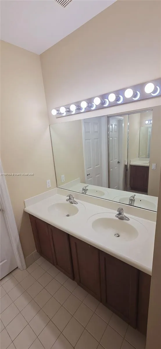 3020 Laurel Ridge Cir Riviera Beach, FL 33404