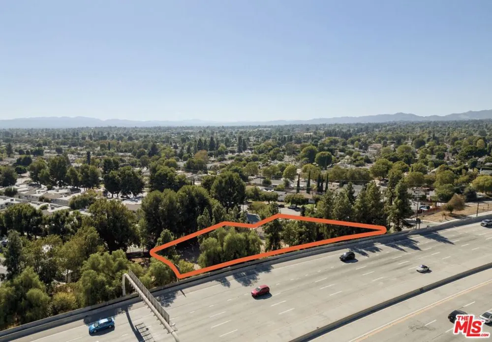 10810 Woodley Avenue Granada Hills, CA 91344