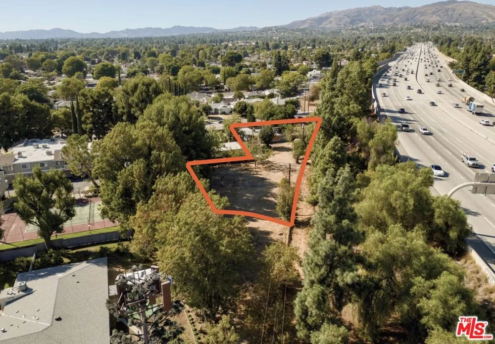 10810 Woodley Avenue Granada Hills, CA 91344