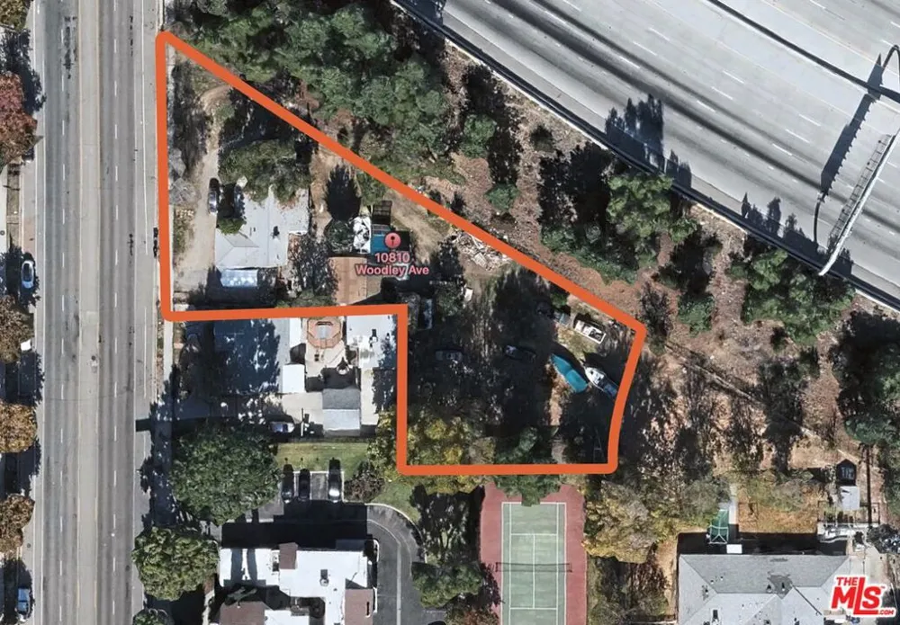10810 Woodley Avenue Granada Hills, CA 91344