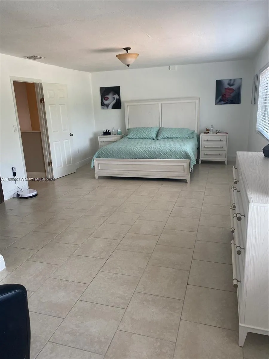 13208 SW 10th Ln Miami, FL 33184