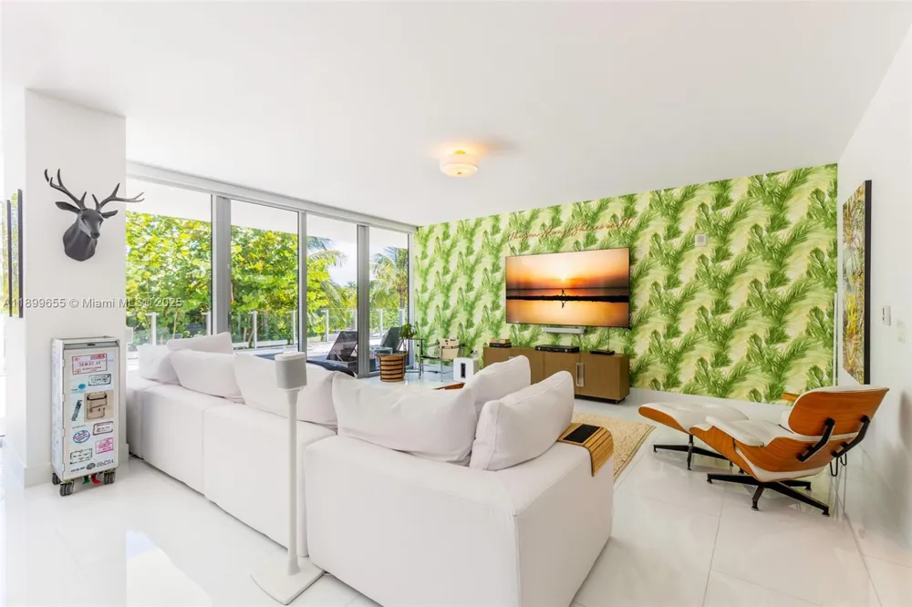 1 Collins Ave #207 Miami Beach, FL 33139