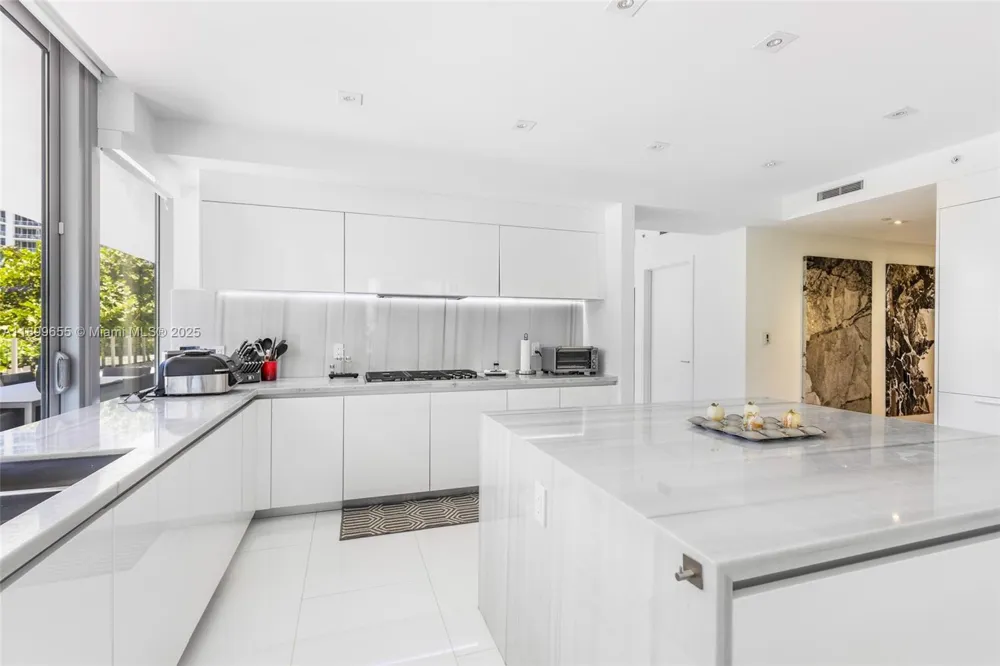1 Collins Ave #207 Miami Beach, FL 33139