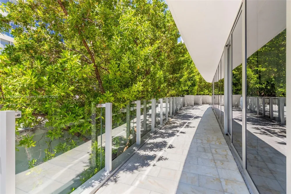 1 Collins Ave #207 Miami Beach, FL 33139