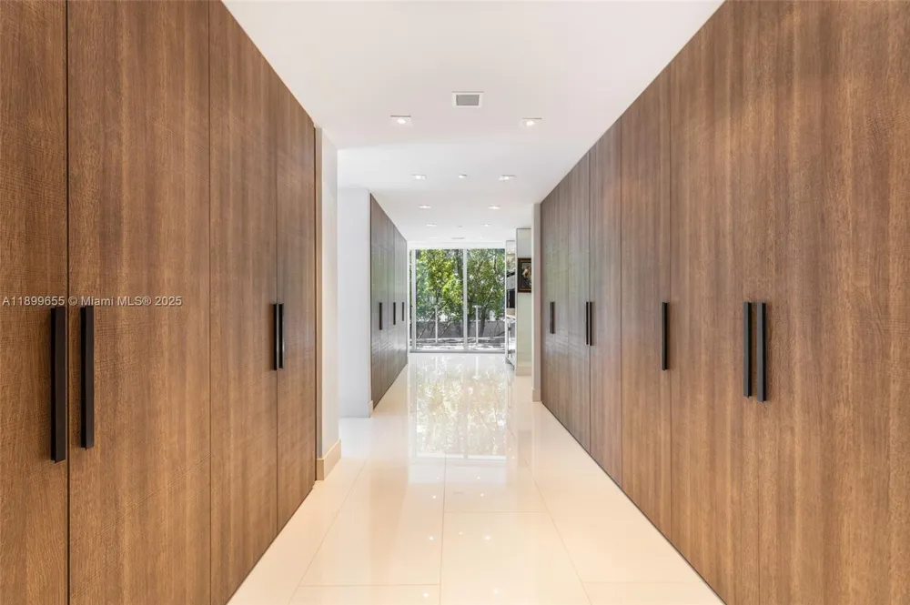 1 Collins Ave #207 Miami Beach, FL 33139