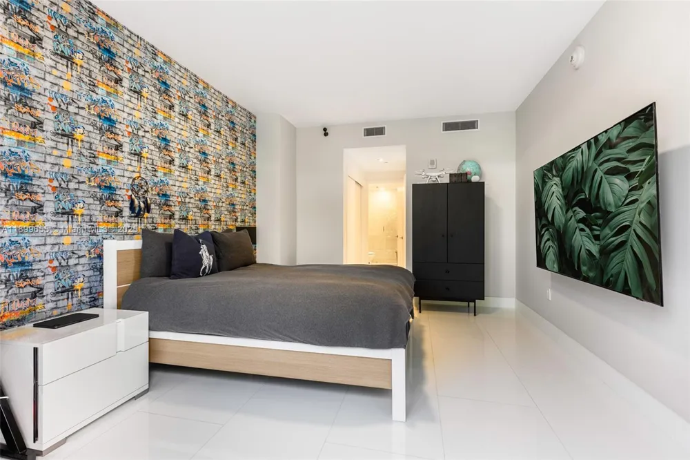 1 Collins Ave #207 Miami Beach, FL 33139