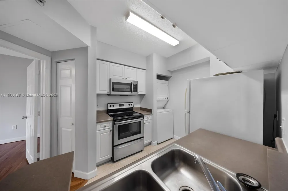 17125 Bay Rd #3301 Sunny Isles Beach, FL 33160